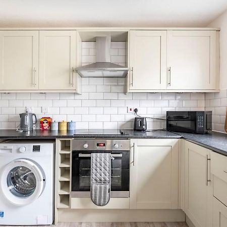 Two Bedroom Flat Near Colchester Hospital With Free Parking And Internet Mile End Luaran gambar