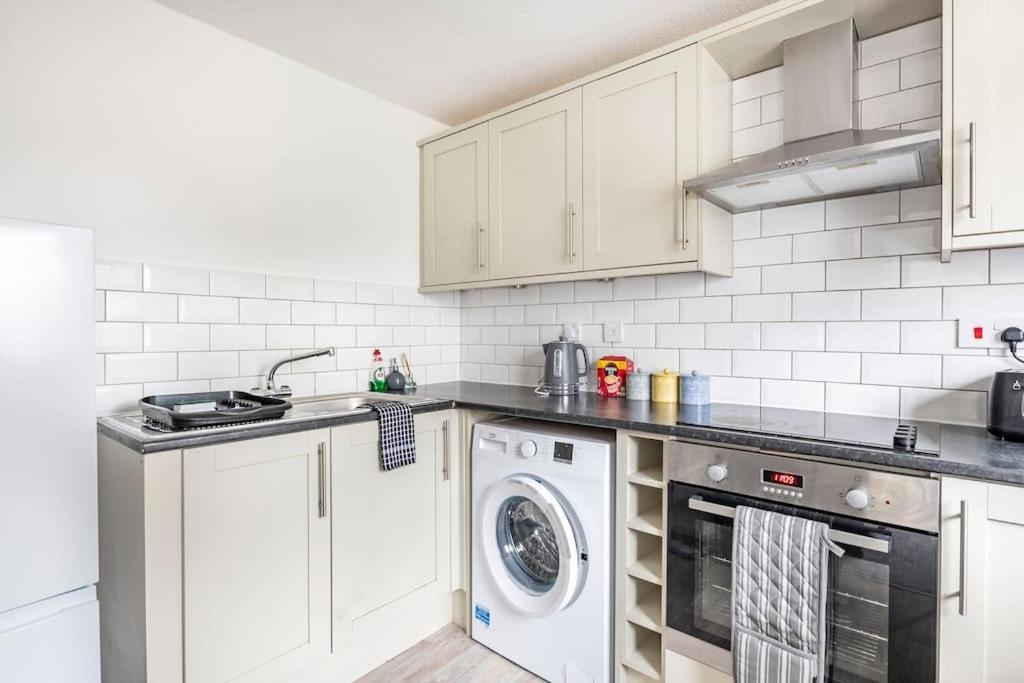 Two Bedroom Flat Near Colchester Hospital With Free Parking And Internet Mile End Luaran gambar