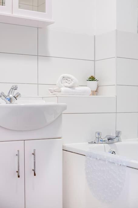 Two Bedroom Flat Near Colchester Hospital With Free Parking And Internet Mile End Luaran gambar