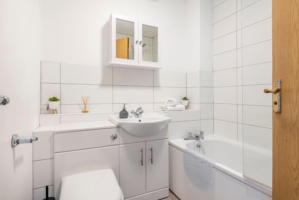 Two Bedroom Flat Near Colchester Hospital With Free Parking And Internet Mile End Luaran gambar